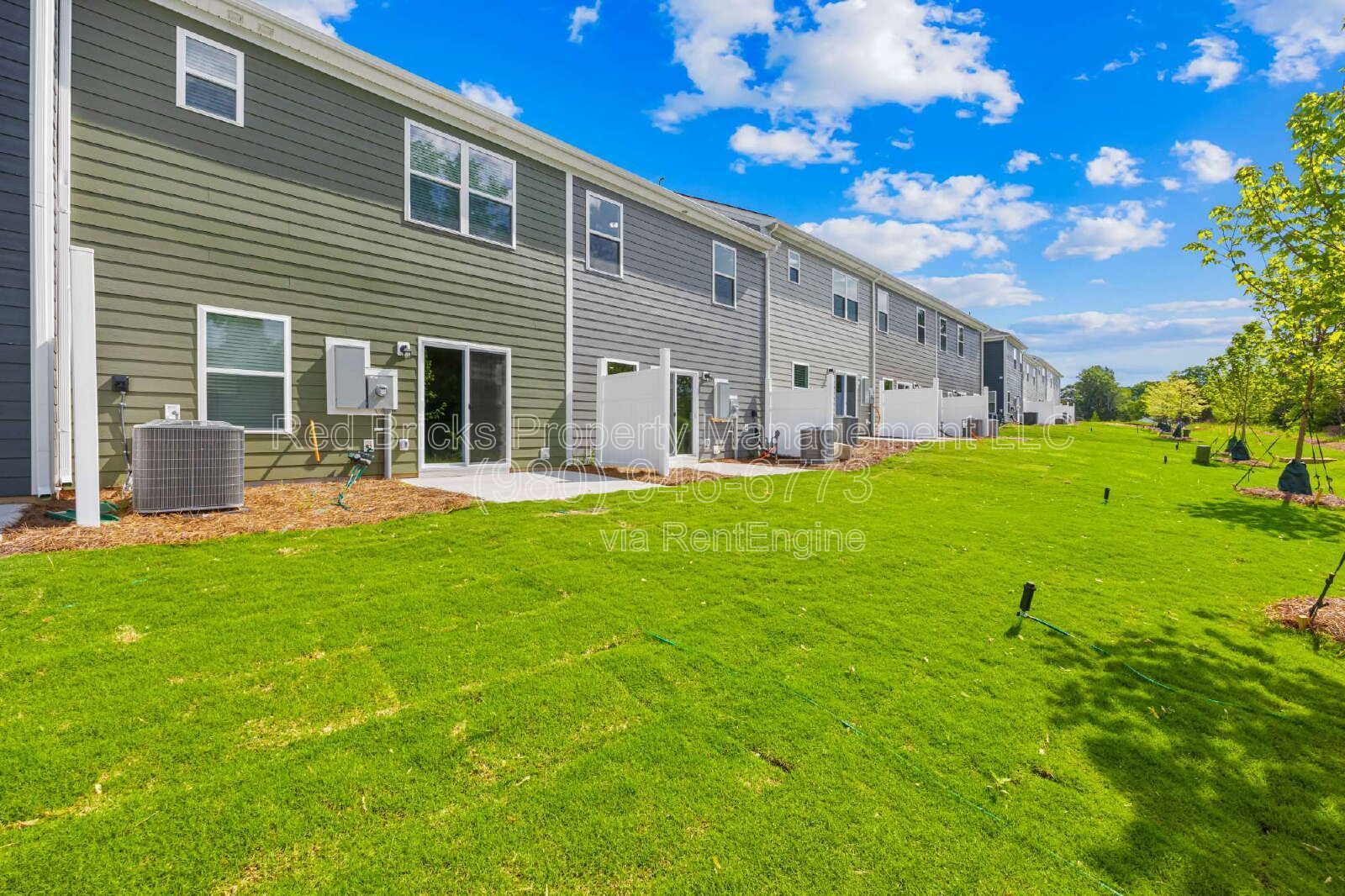Modern Like-New 3BR Townhome in Secrest Landing! property image
