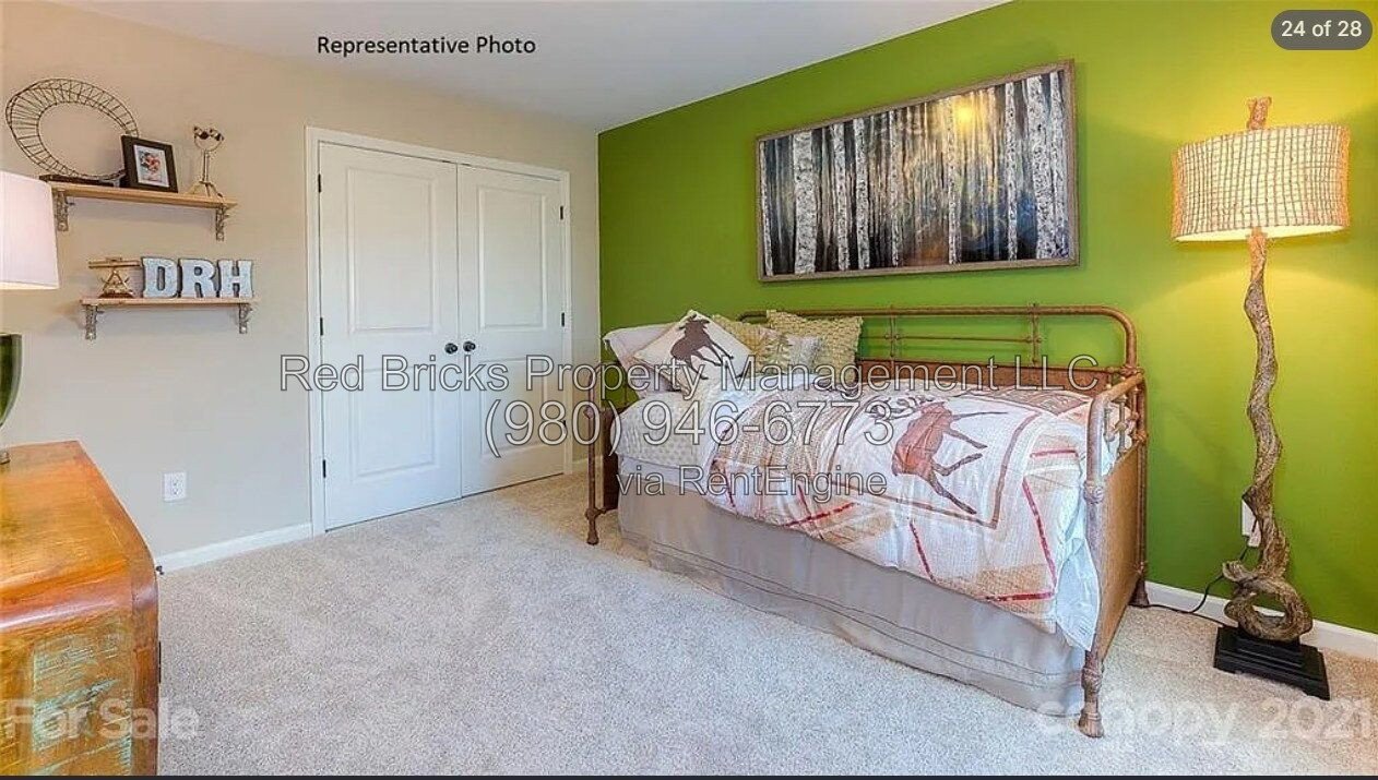 Like-New End-Unit Townhome with 4 Beds & Resort-Style Amenities! property image