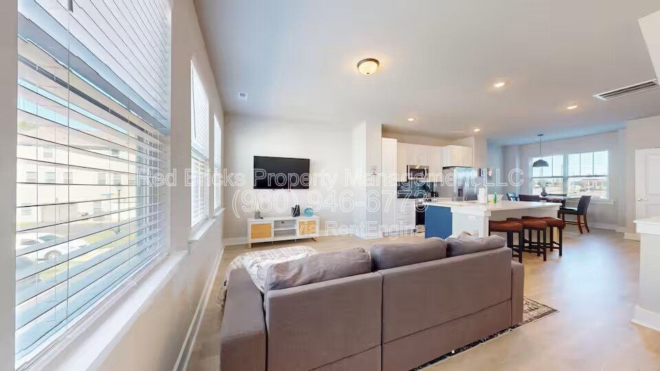 Modern 3-Story End Unit Near Uptown – Like New & Move-In Ready! property image