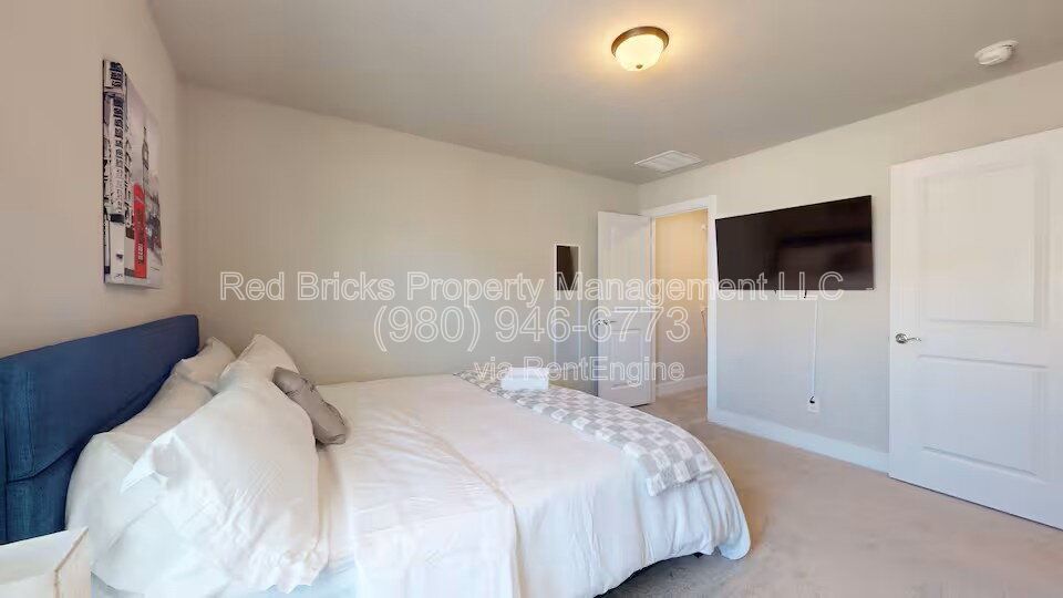 Modern 3-Story End Unit Near Uptown – Like New & Move-In Ready! property image