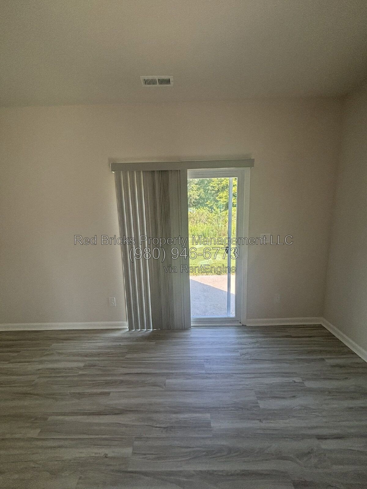 Like-New 5-Bedroom Home with Pool & Loft in Secrest Commons property image