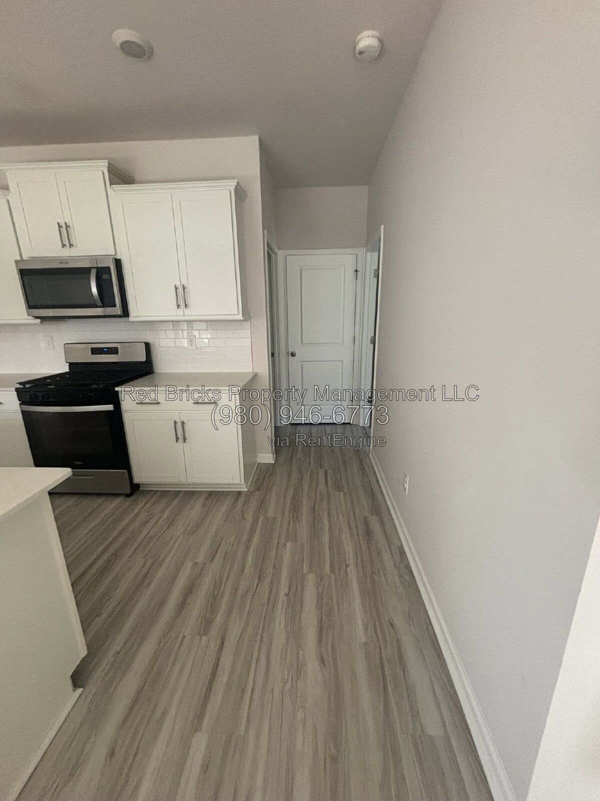 Like-New 5-Bedroom Home with Pool & Loft in Secrest Commons property image