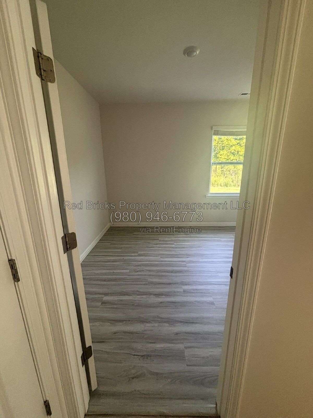 Like-New 5-Bedroom Home with Pool & Loft in Secrest Commons property image