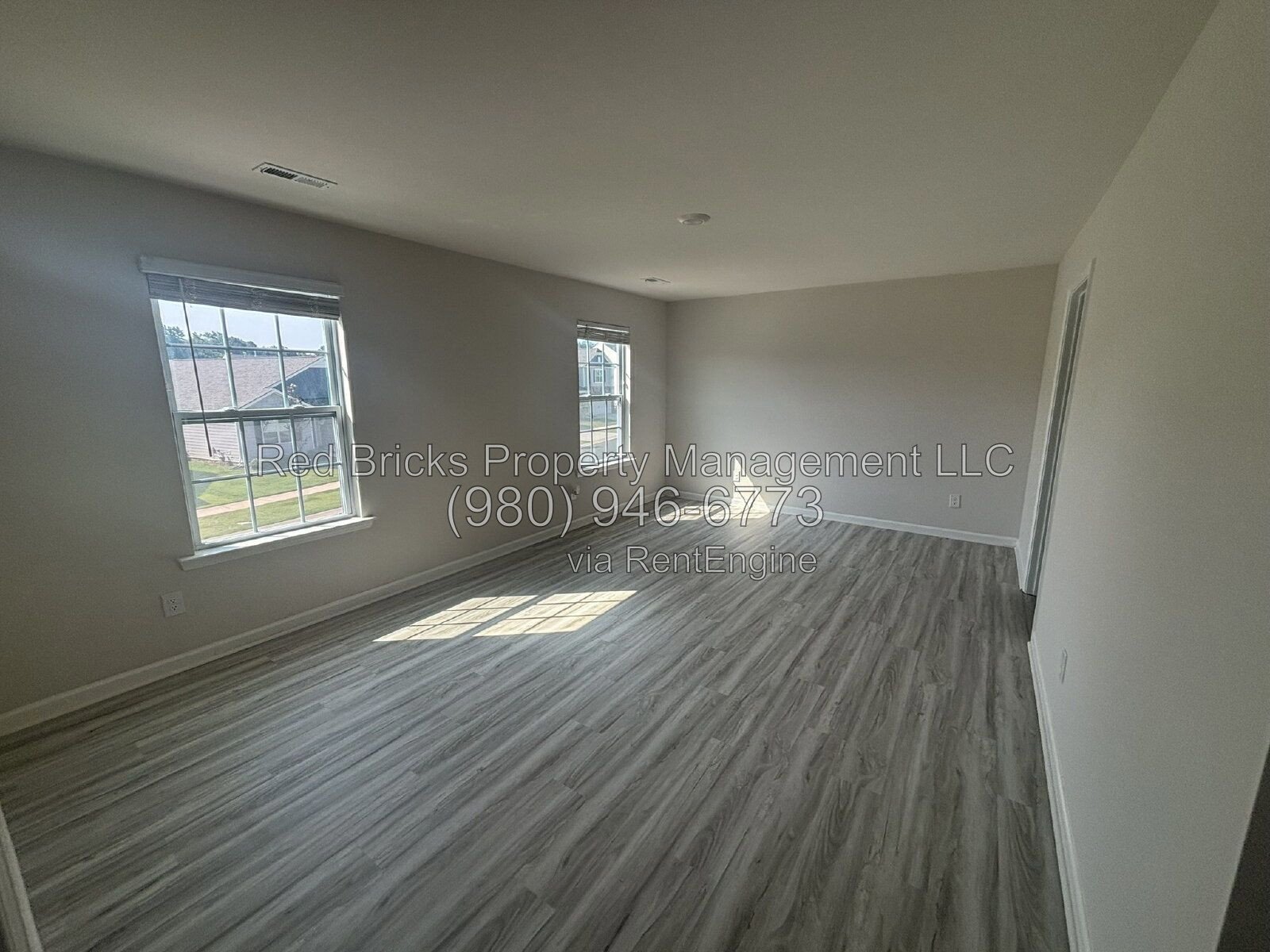 Like-New 5-Bedroom Home with Pool & Loft in Secrest Commons property image