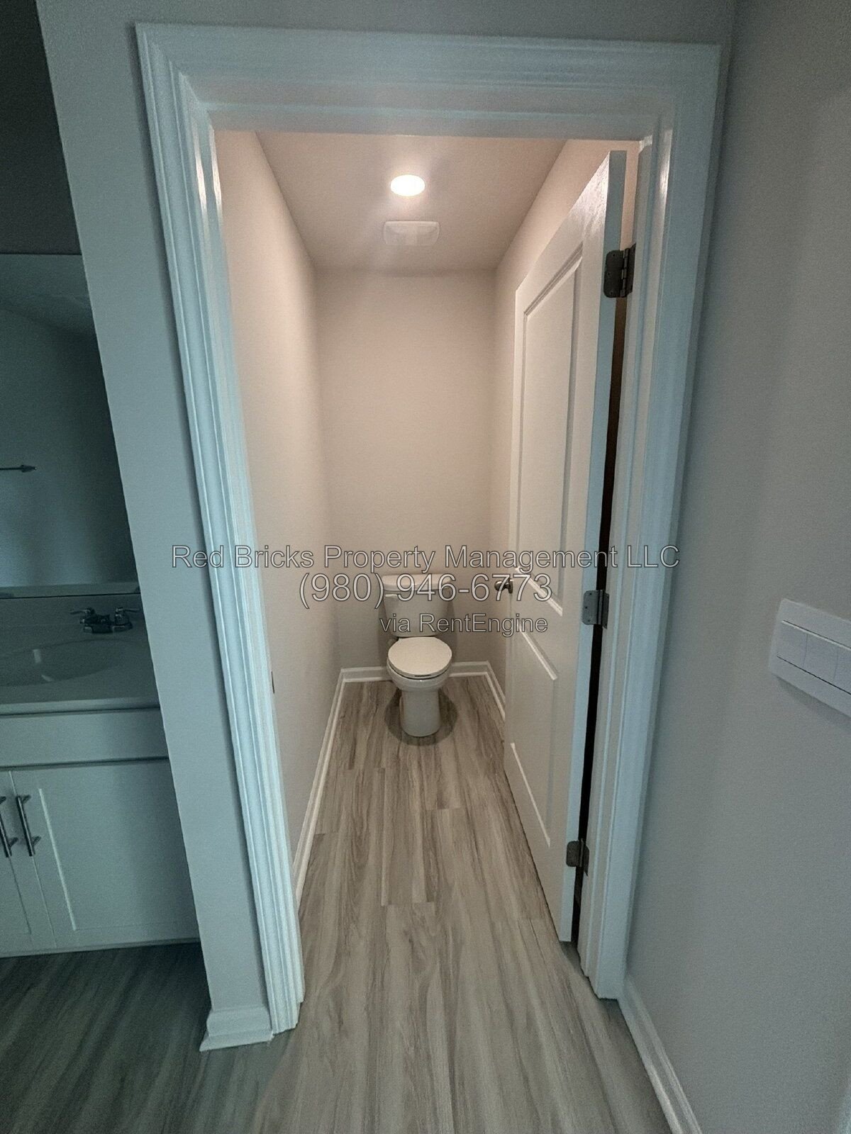 Like-New 5-Bedroom Home with Pool & Loft in Secrest Commons property image