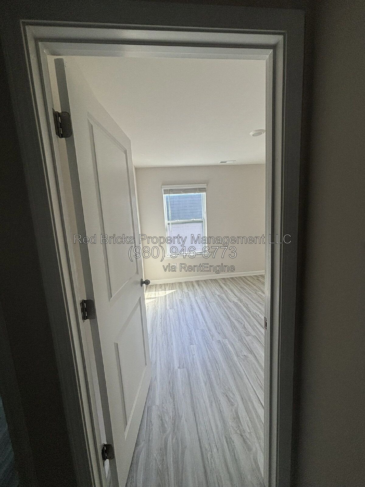 Like-New 5-Bedroom Home with Pool & Loft in Secrest Commons property image