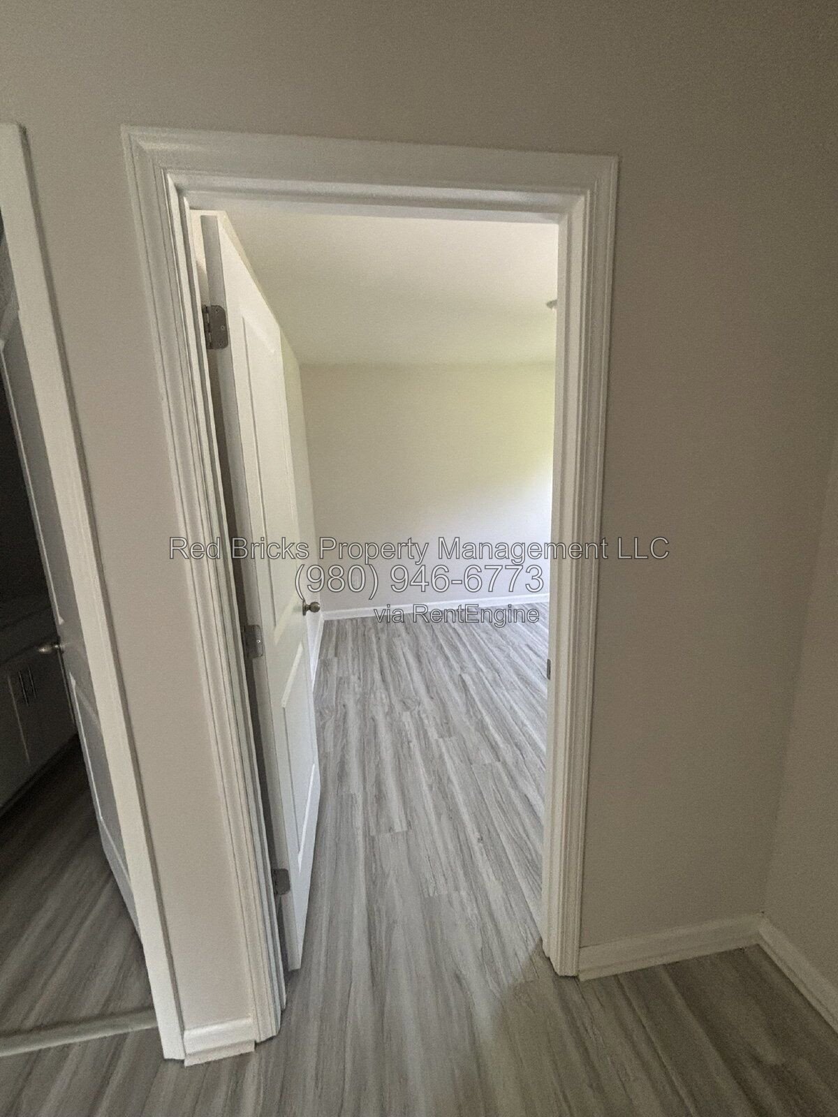 Like-New 5-Bedroom Home with Pool & Loft in Secrest Commons property image