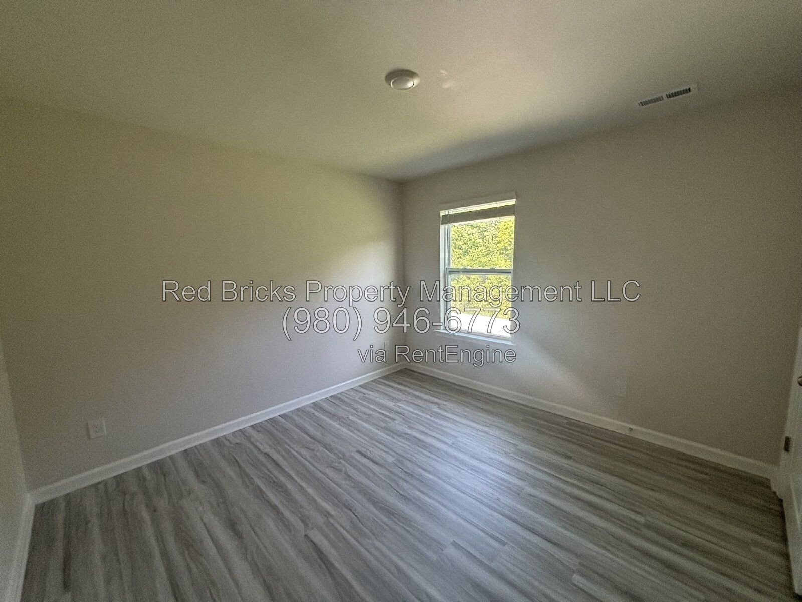 Like-New 5-Bedroom Home with Pool & Loft in Secrest Commons property image