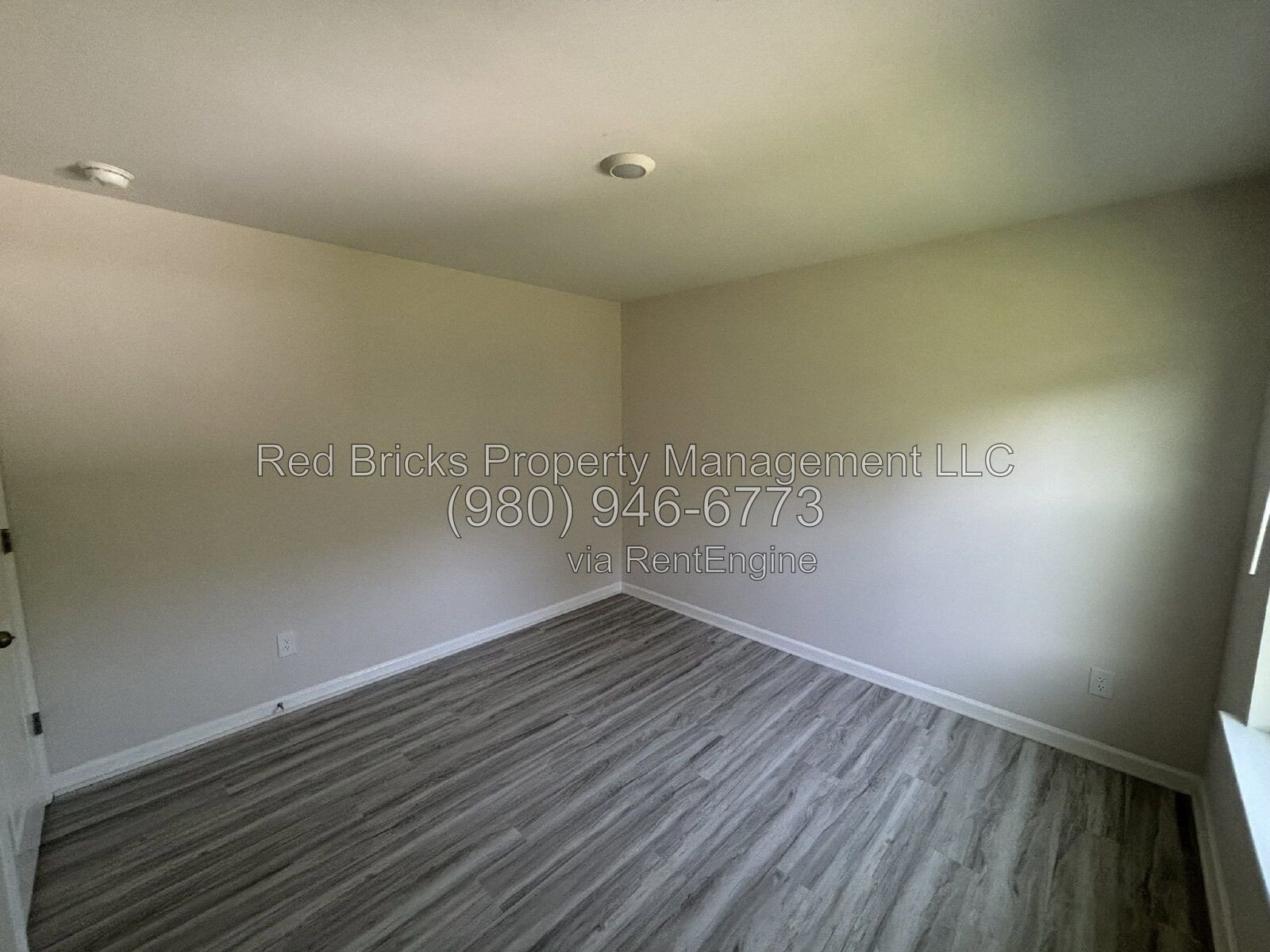 Like-New 5-Bedroom Home with Pool & Loft in Secrest Commons property image