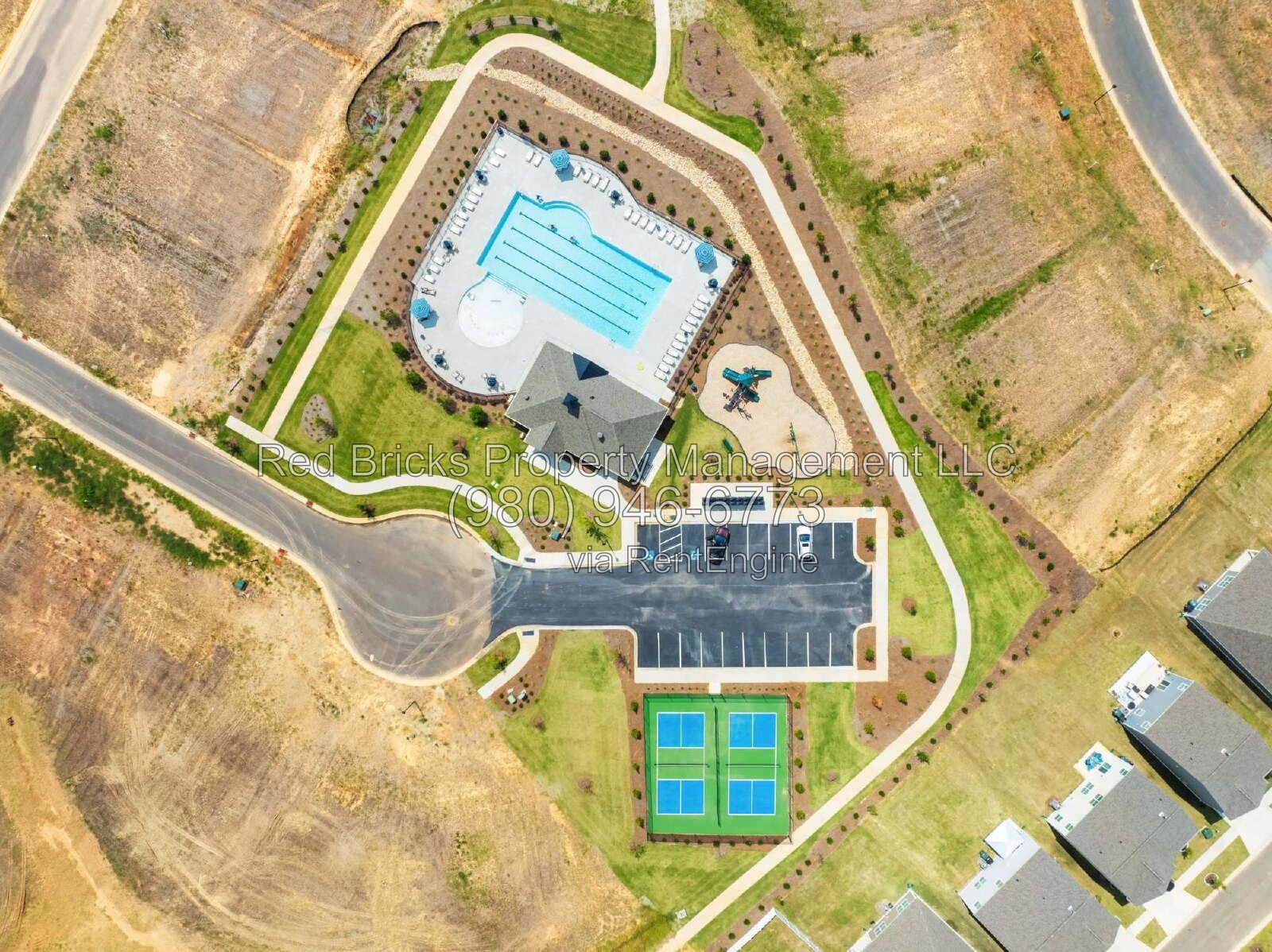 Like-New 5-Bedroom Home with Pool & Loft in Secrest Commons property image