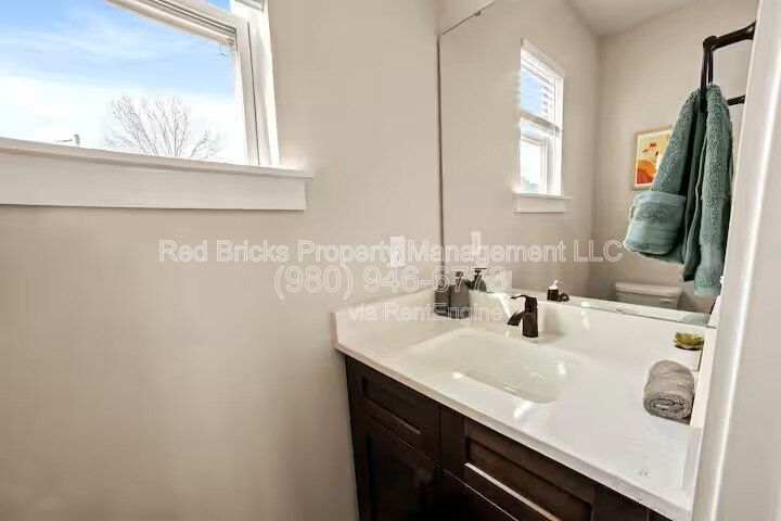 Like-New 3-Story End-Unit Townhome Near Uptown – Modern Living, Prime Location! property image