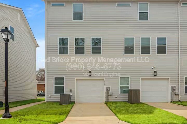 Like-New 3-Story End-Unit Townhome Near Uptown – Modern Living, Prime Location! property image
