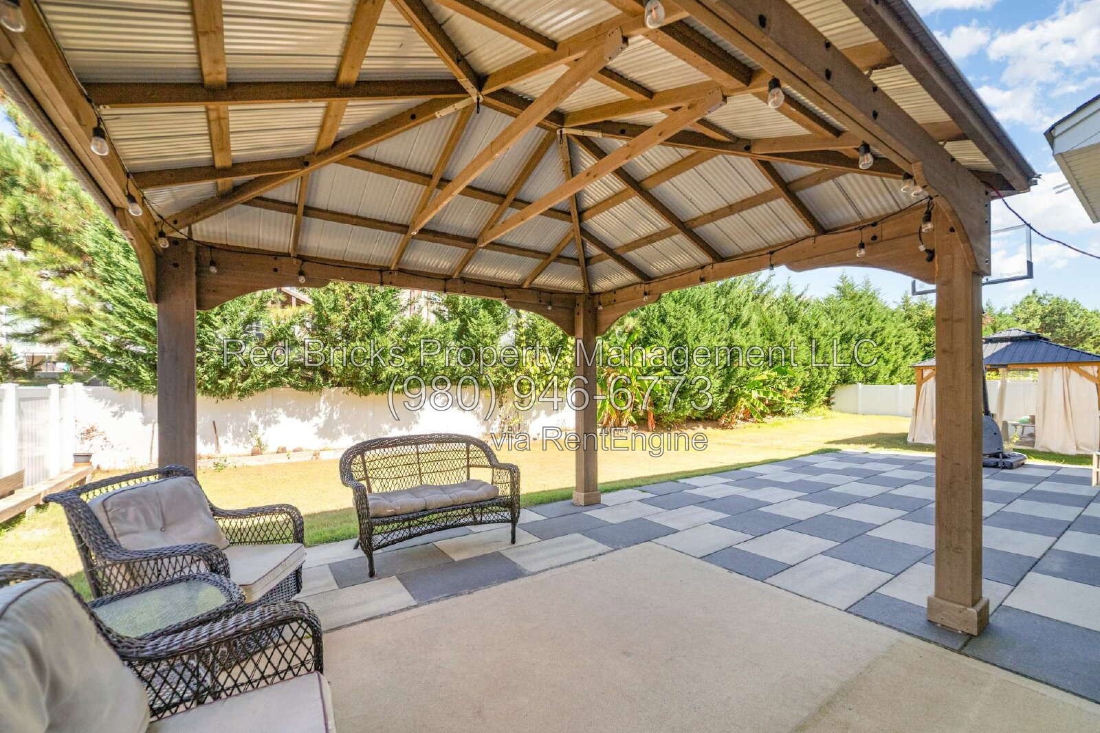 Forest Grove Gem: 4 Beds, Patio & Modern Perks—Available from August 26th! property image