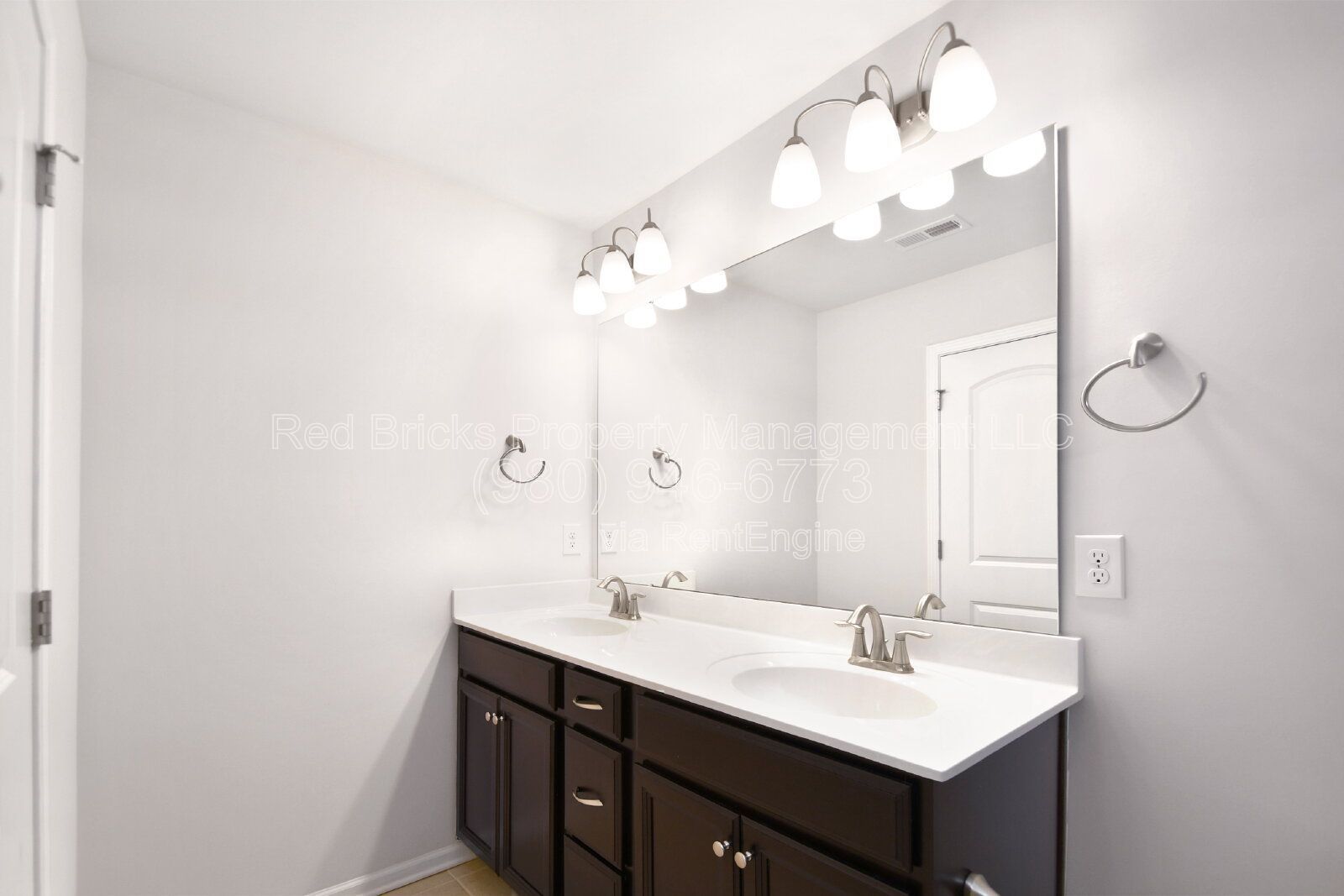 Like-New 2-Story Townhome Near UNCC – Prime Location & Modern Comfort! property image