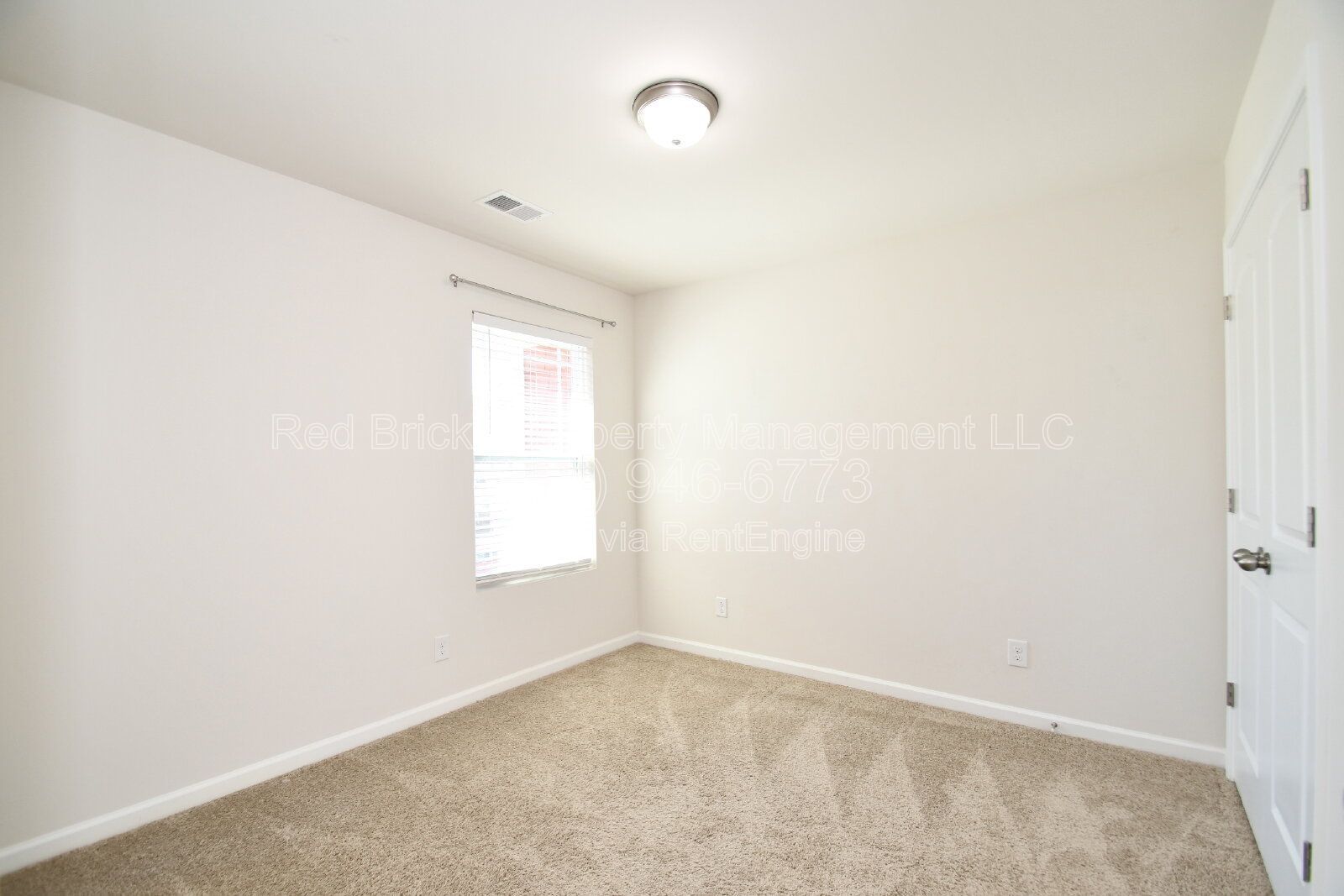 Like-New 2-Story Townhome Near UNCC – Prime Location & Modern Comfort! property image