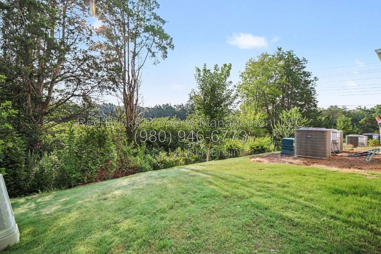Like-New 3BR End-Unit with Pool Access! property image