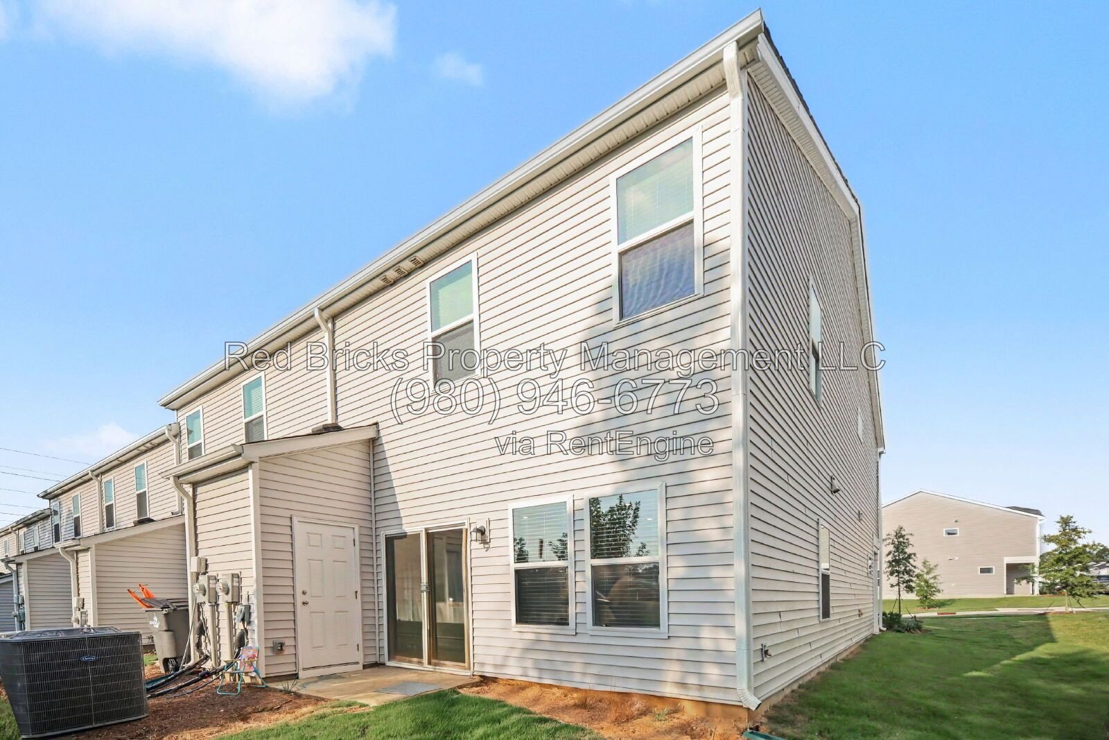 Like-New 3BR End-Unit with Pool Access! property image
