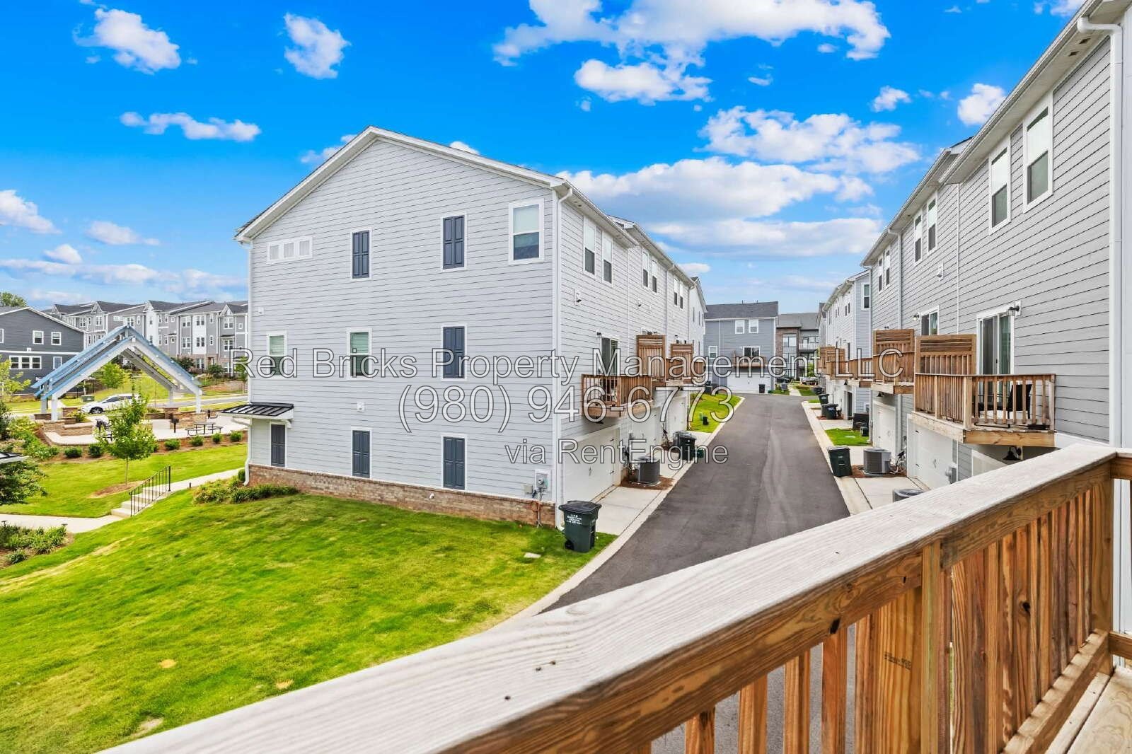 Like-New 4BR End-Unit Townhome in City Park! property image
