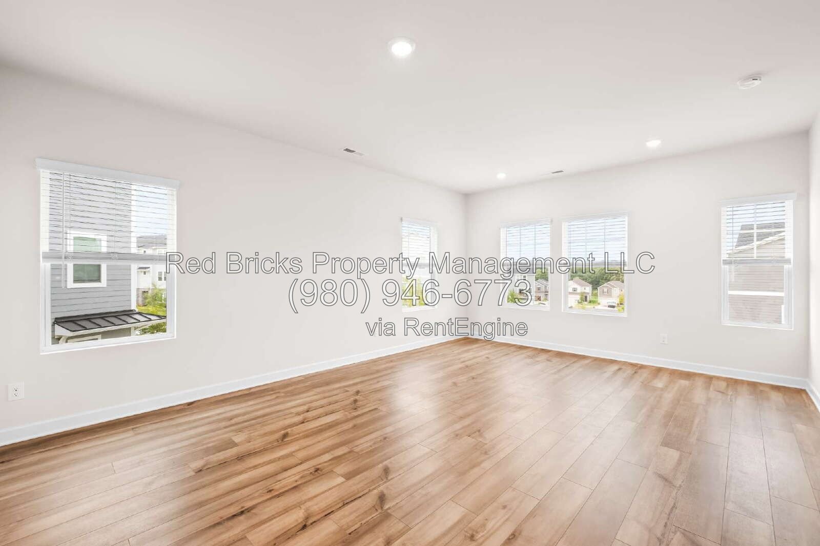 Like-New 4BR End-Unit Townhome in City Park! property image