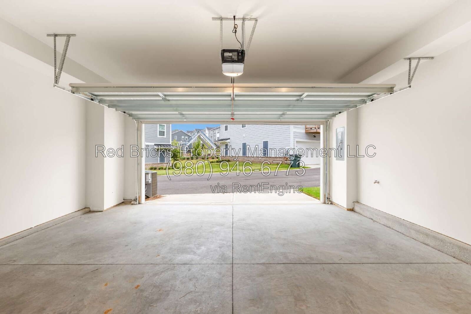 Like-New 4BR End-Unit Townhome in City Park! property image