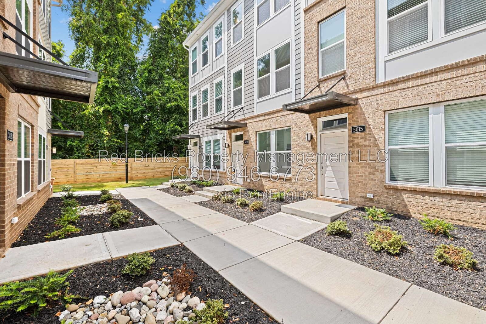 Modern 3-Story Townhome Near Uptown Charlotte property image