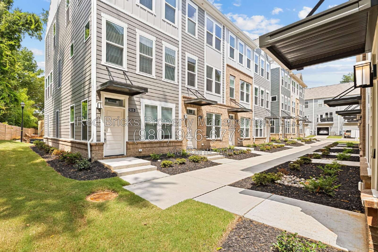 Modern 3-Story Townhome Near Uptown Charlotte property image