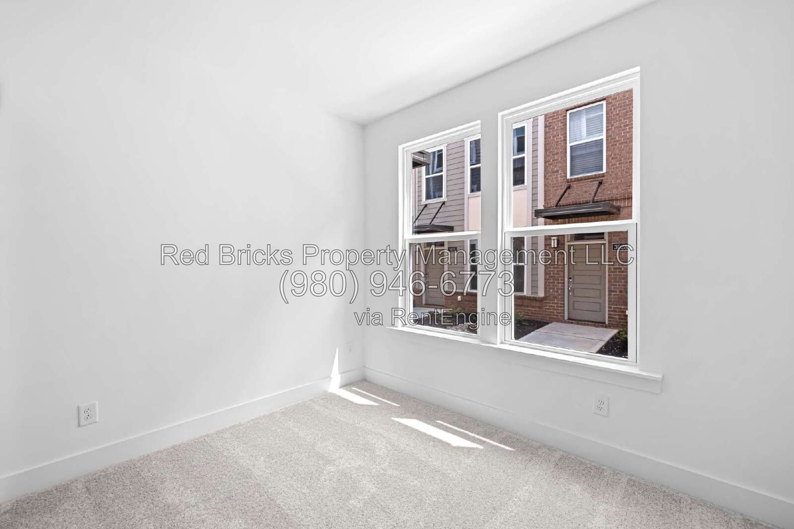 Modern 3-Story Townhome Near Uptown Charlotte property image