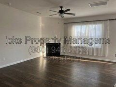 Like-New 5-Bedroom Home in Sutton Farms property image