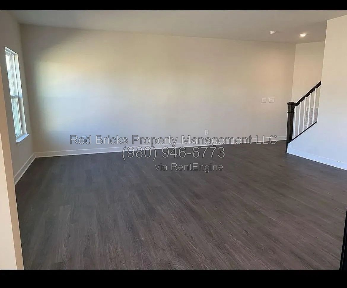 Like-New 3-Bedroom End-Unit Townhome in Dalton Woods! property image