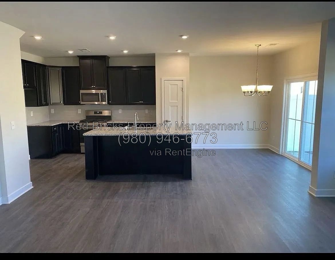 Like-New 3-Bedroom End-Unit Townhome in Dalton Woods! property image