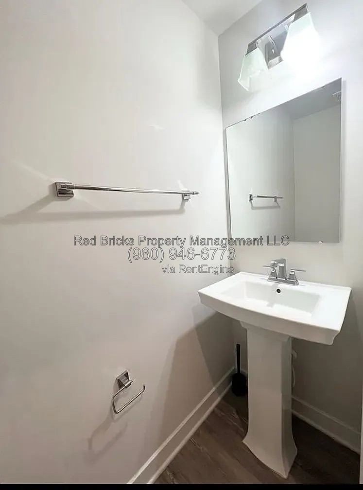 Like-New 3-Bedroom End-Unit Townhome in Dalton Woods! property image