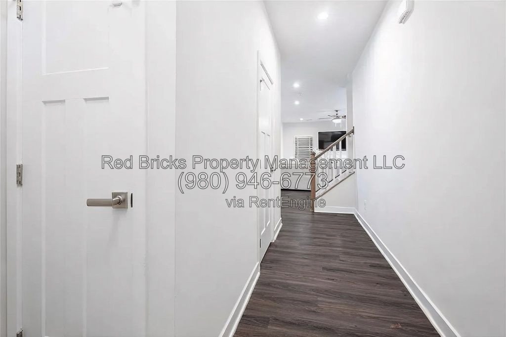 Like-New 3-Bedroom End-Unit Townhome in Dalton Woods! property image