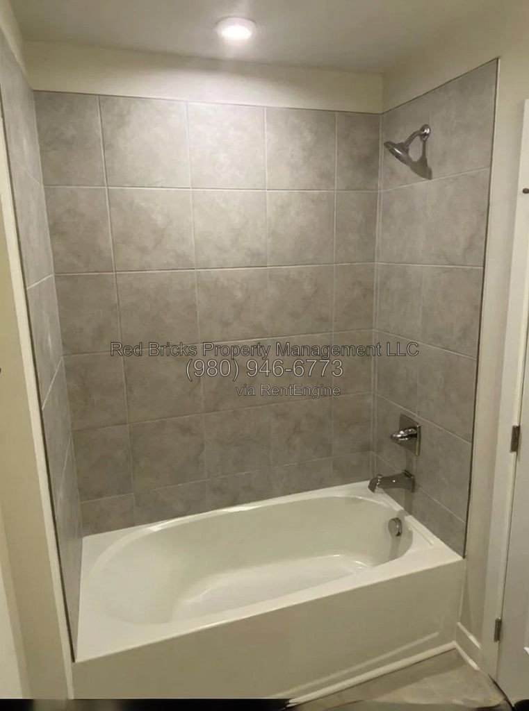 Like-New 3-Bedroom End-Unit Townhome in Dalton Woods! property image