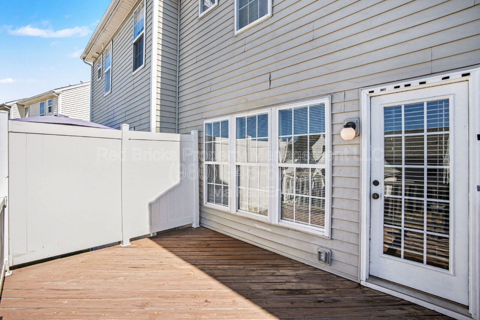 Stylish 3-Story Kingsley Townhome – Modern Upgrades & Move-In Ready! property image