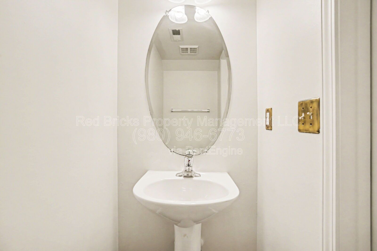 Stylish 3-Story Kingsley Townhome – Modern Upgrades & Move-In Ready! property image