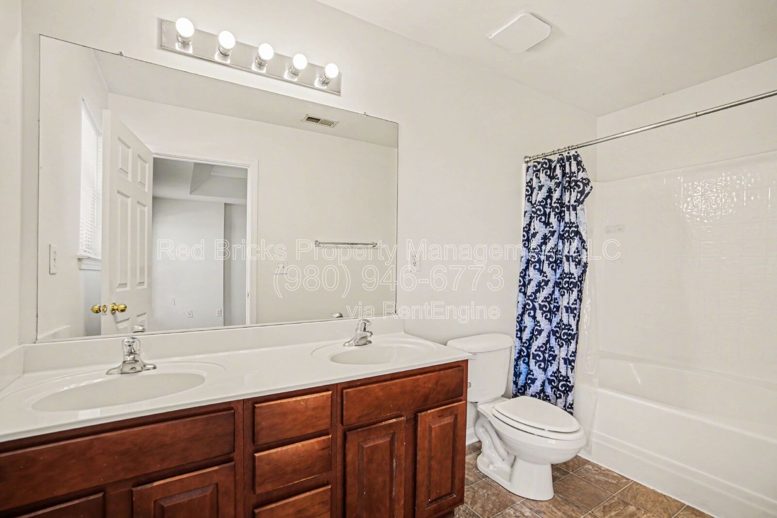 Stylish 3-Story Kingsley Townhome – Modern Upgrades & Move-In Ready! property image