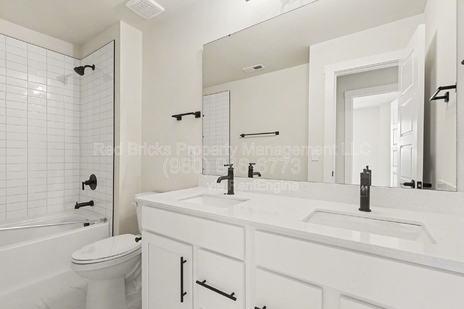 Like-New 4BR Townhome with Garage, Deck & Modern Finishes – Prime Location! property image