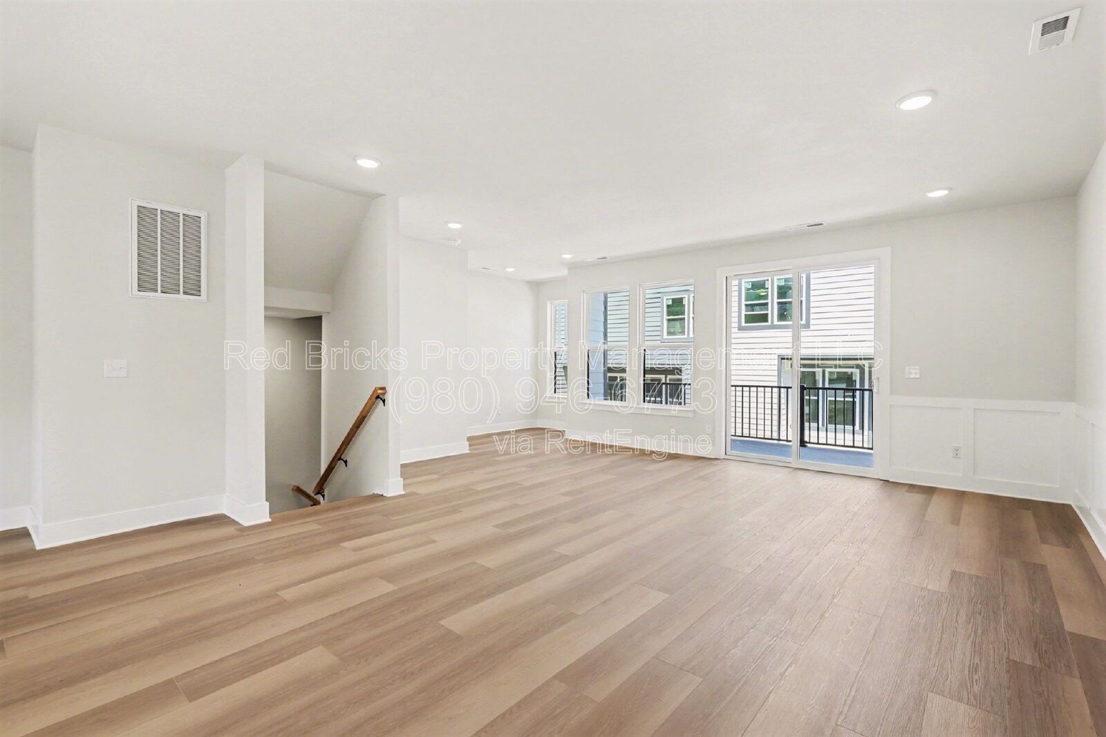 Like-New 4BR Townhome with Garage, Deck & Modern Finishes – Prime Location! property image