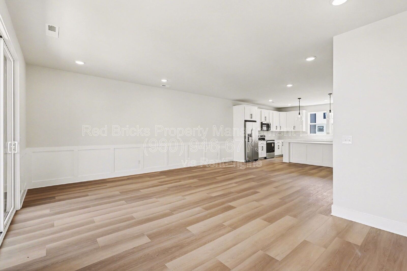 Like-New 4BR Townhome with Garage, Deck & Modern Finishes – Prime Location! property image