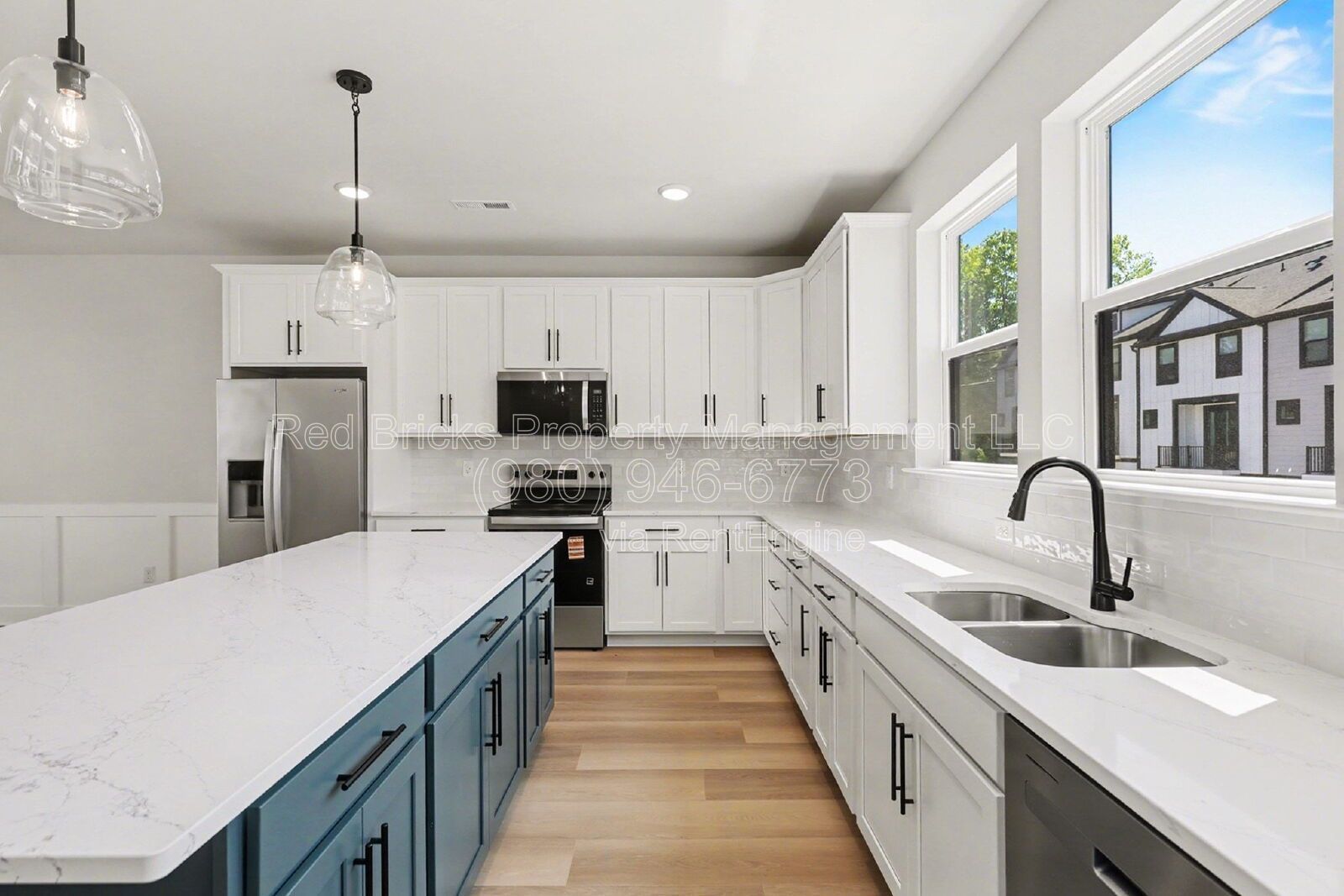 Like-New 4BR Townhome with Garage, Deck & Modern Finishes – Prime Location! property image
