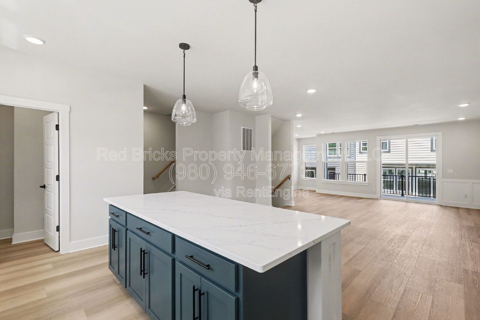 Like-New 4BR Townhome with Garage, Deck & Modern Finishes – Prime Location! property image