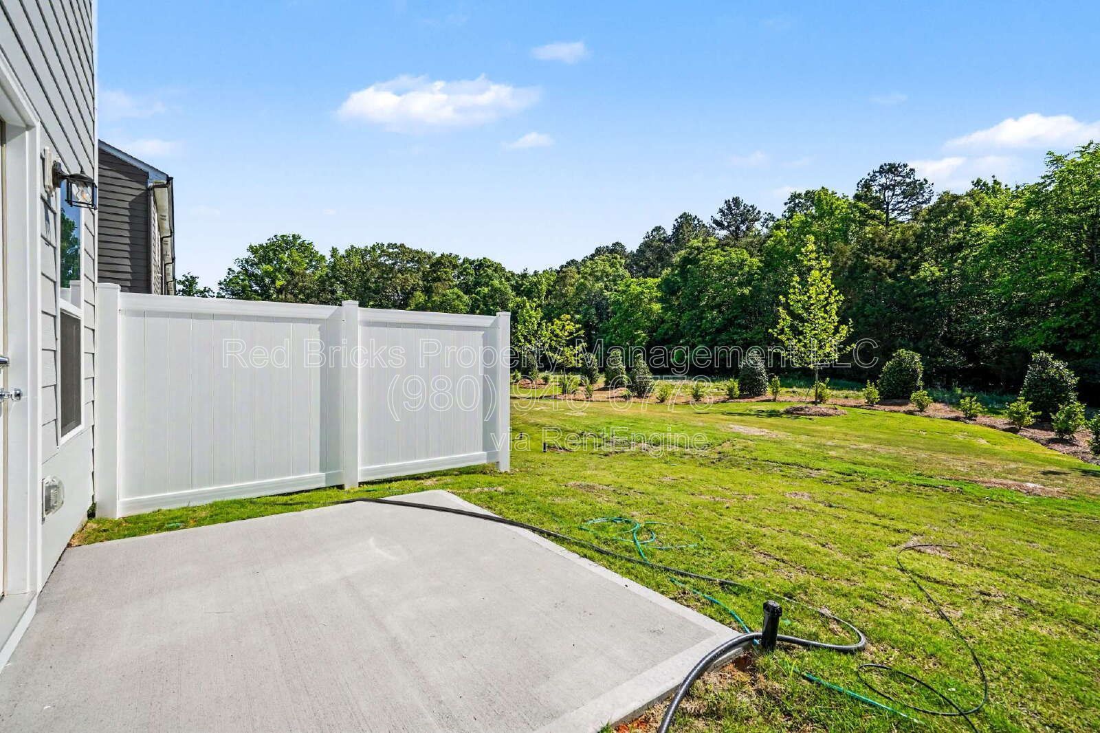 Modern End-Unit Townhome in Mallard Park – Move-In Ready! property image