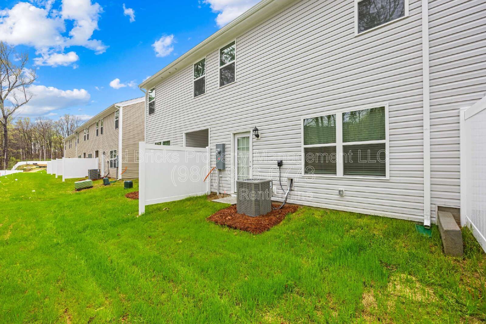 Like-New Trinity Village Townhome – Available June 16! property image